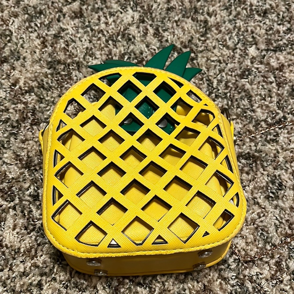 Pineapple purse